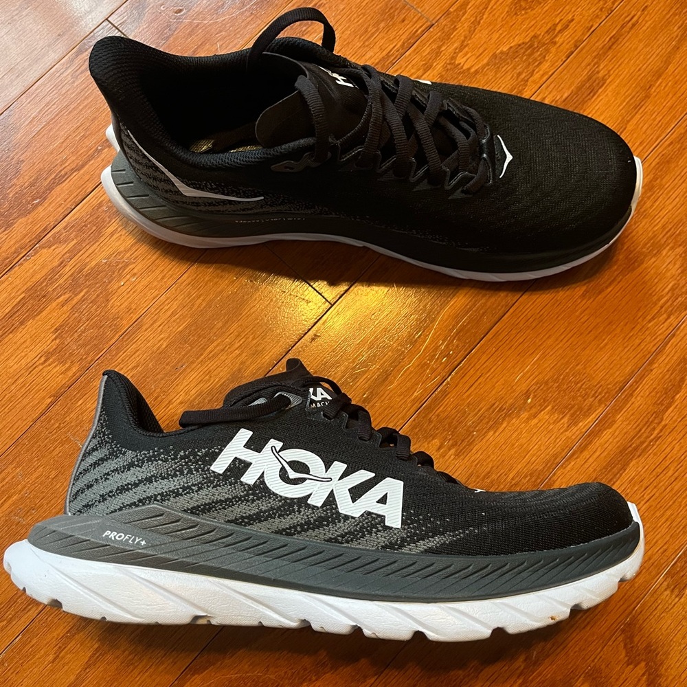 Hoka Mach 5 Women’s size 8.5 Black & White